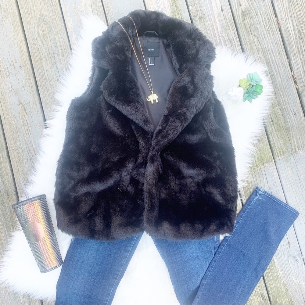 Forever 21 Black Faux Fur Collared Sleeveless Vest Outerwear Classic Mob Wife M - Picture 1 of 12